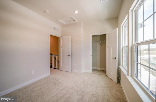 Building Photo - 14062 Sunrise Valley Dr