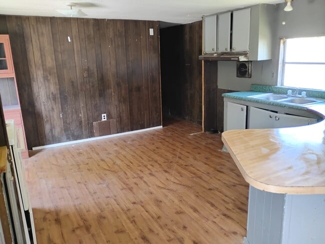 Building Photo - 710 Mill St