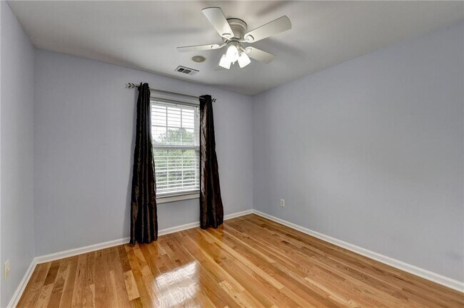 Building Photo - 2455 Kirkstone Dr