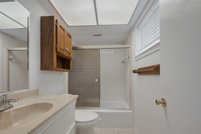 Building Photo - 605 Sorrento Dr