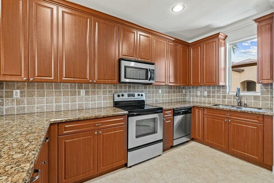 Building Photo - 3016 Waterside Cir