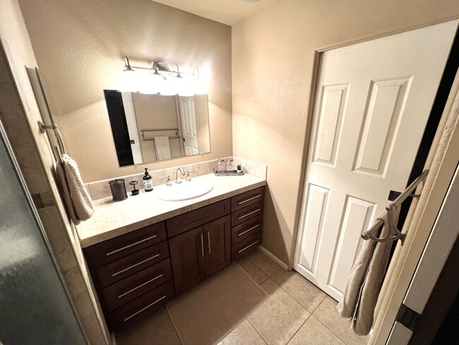 Building Photo - 17520 Bluejay Cir