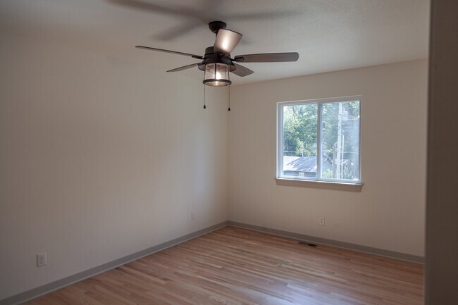 Building Photo - 1336 S Pope Ave