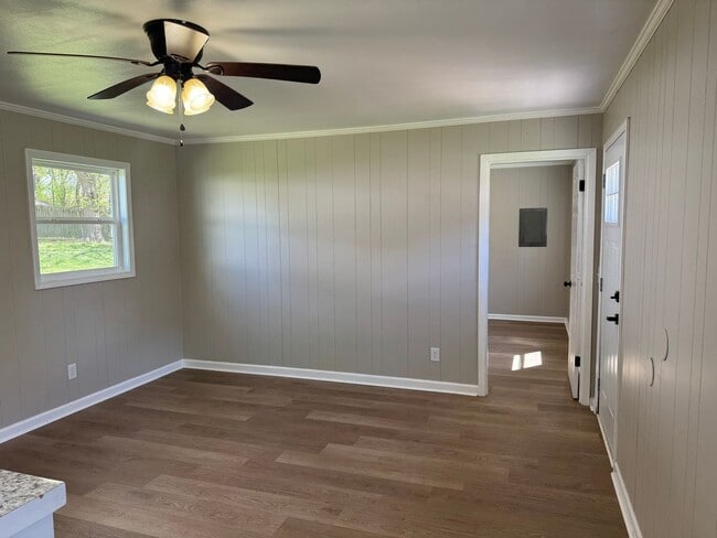 Building Photo - Beautifully Renovated Tiny Home in Martin!