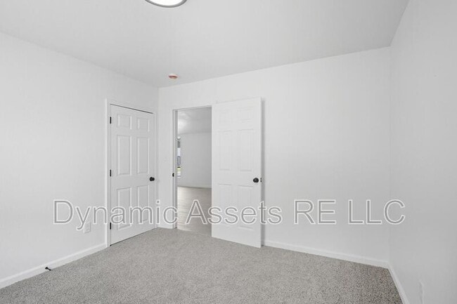 Building Photo - 816 W 3rd St