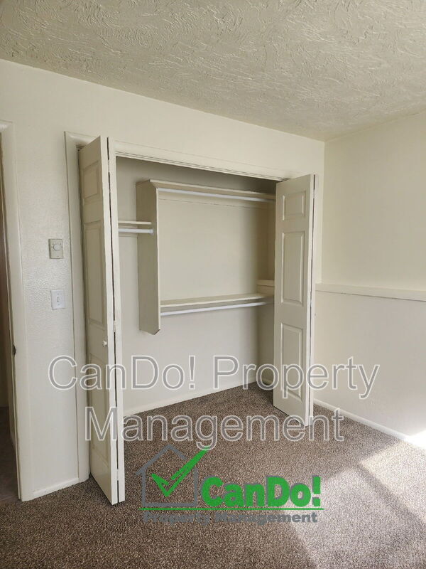 Building Photo - 260 Carol Dr