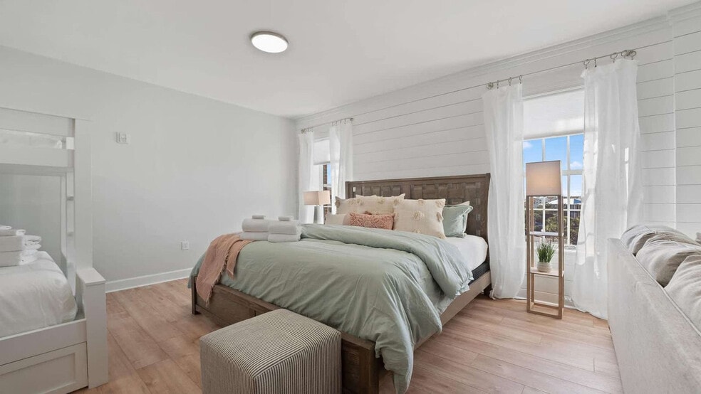 Building Photo - 10343 E County Hwy 30A