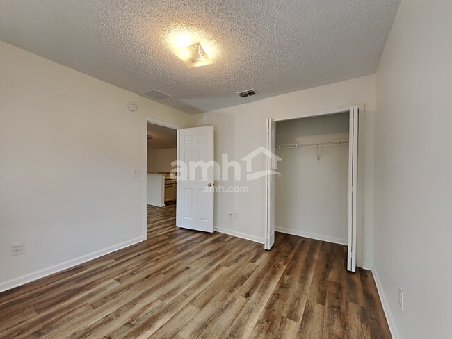 Building Photo - 2661 Fox Creek Dr E