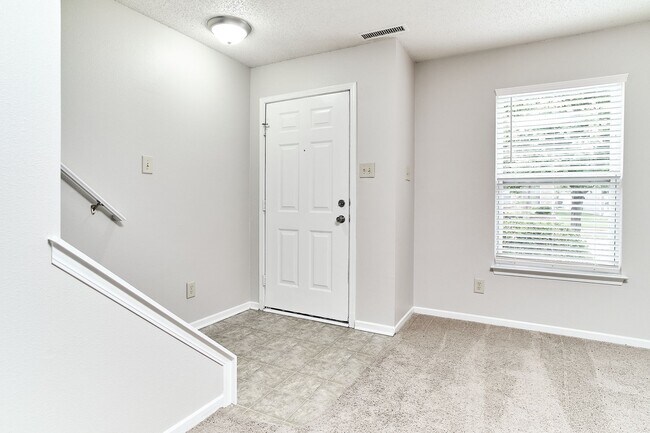 Building Photo - 3 BD + Loft in HSE Schools!