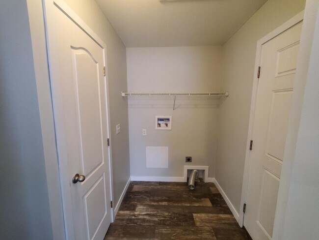 Building Photo - 13 Parakeet Hill Dr