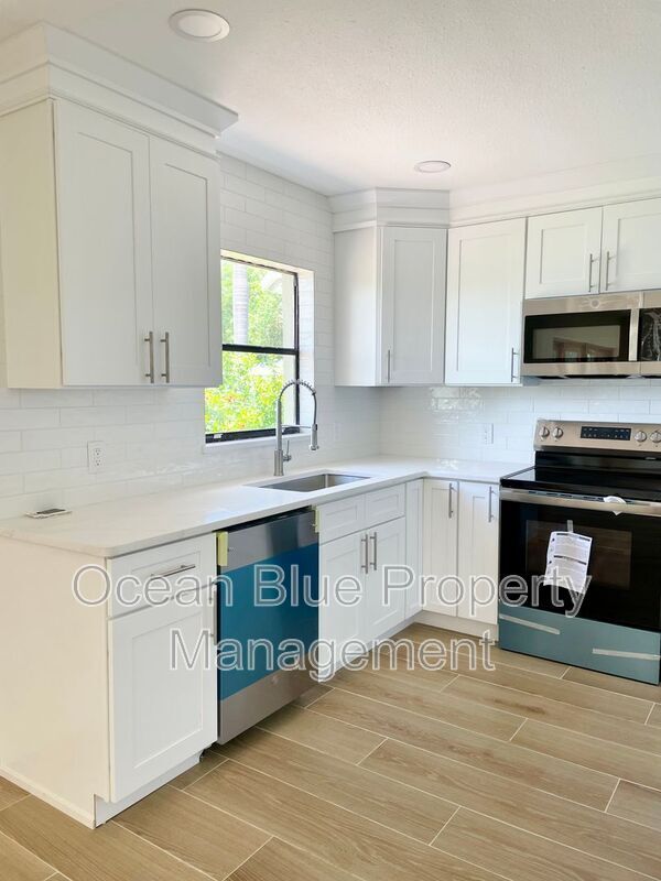 Building Photo - 724 Sunset Cove