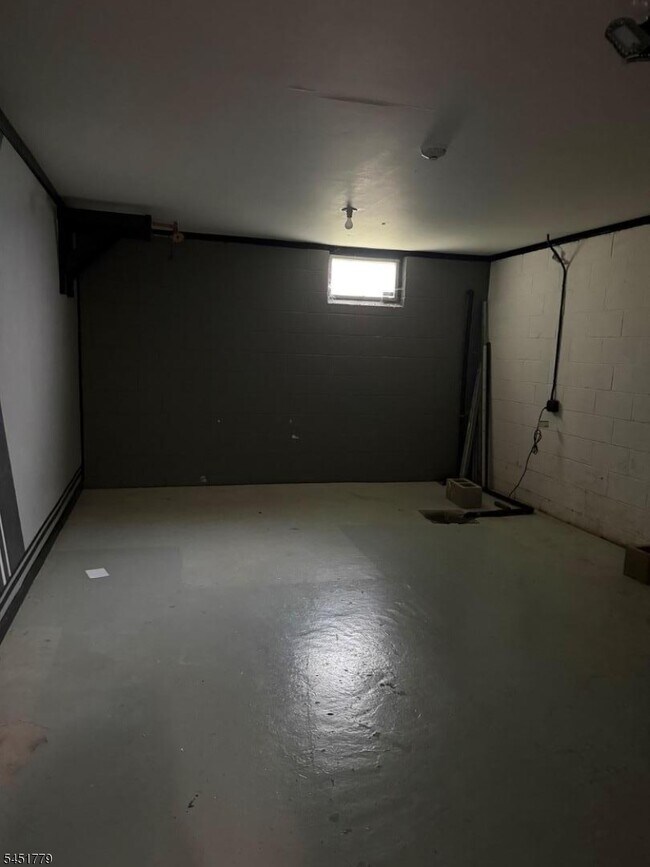 Building Photo - 52 Heckel St
