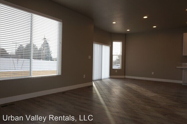 Building Photo - 3 br, 3.5 bath House - 720 E. Ryder Park Ln.