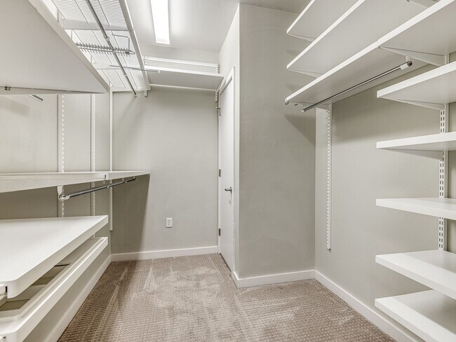 Building Photo - Military/First Responder Discount Available- 3 Bedroom/2 Bath  Downtown OKC Condo WITH 2 Covered ...