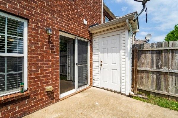 Building Photo - 323 Stewarts Landing Cir