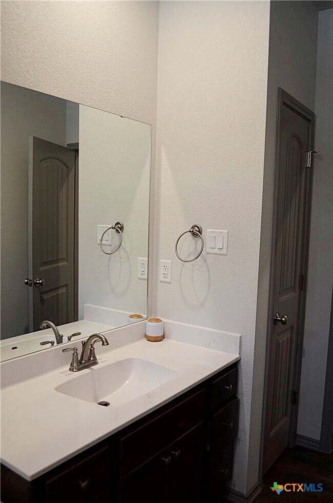 Building Photo - 334 Grn Valley Dr