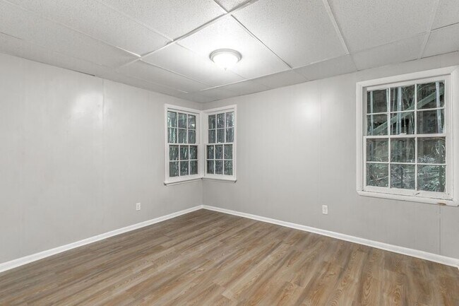 Building Photo - 518 E Manning St