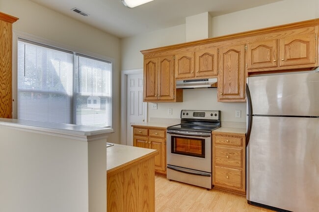 Building Photo - 955 Poquoson Ave