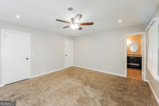 Building Photo - 129 Riverchase Dr