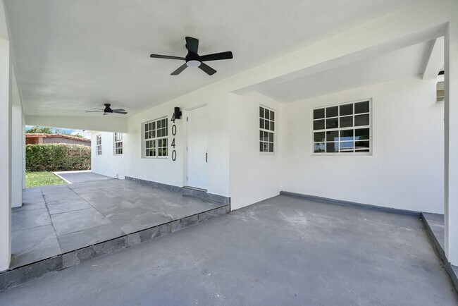 Building Photo - 4040 SW 108th Ave