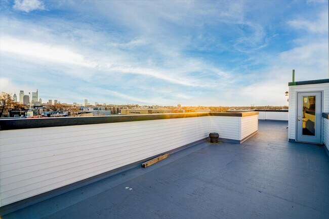 Building Photo - 2025 N 16th St