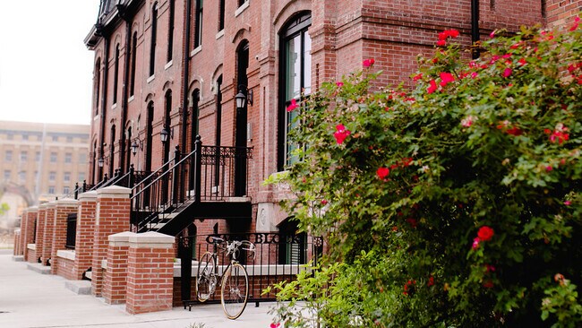 Primary Photo - 121 Chestnut St