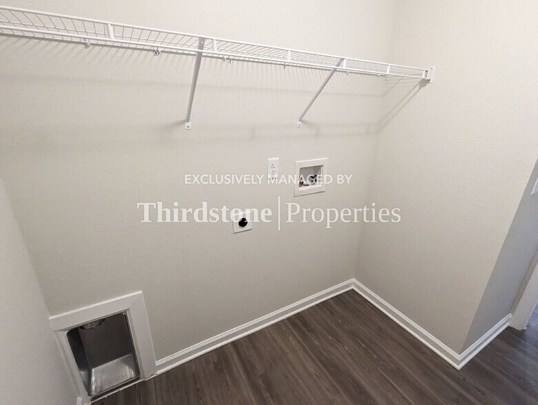 Building Photo - 938 Ardoon St