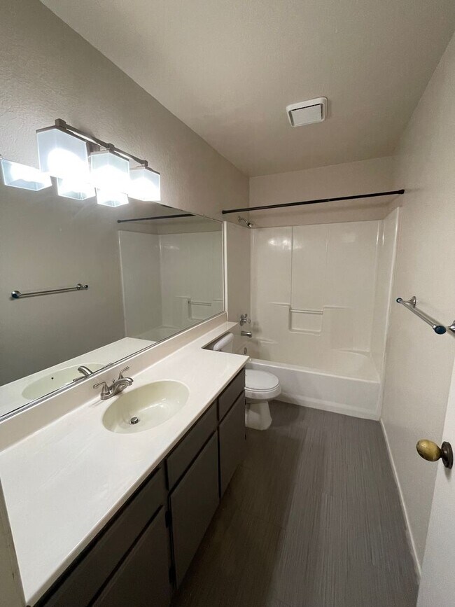 Building Photo - 5341 Columbus Pl