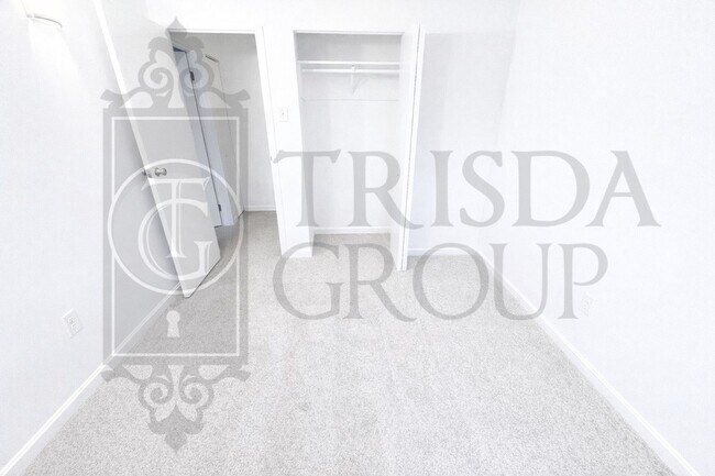 Building Photo - Move In Ready! North Hills School District, Parking, Updated 2 BR, Quartz Countertops, AC, Laundr...