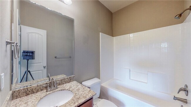 Building Photo - 2700 Horse Haven Ln