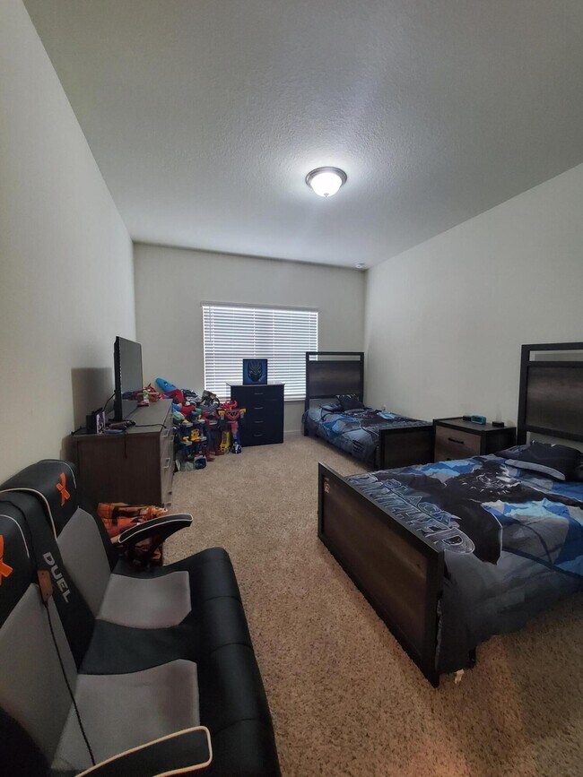 Building Photo - 329 Merlin Ct