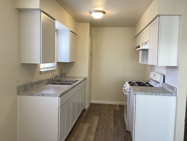 Building Photo - 1414 W Vassar Ave