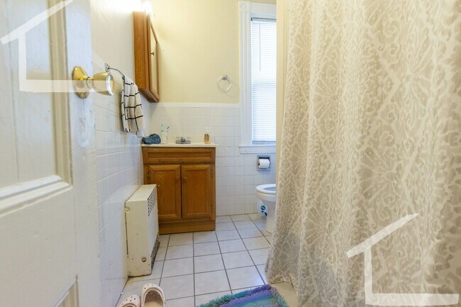 Building Photo - AWESOME 5 bed 3 bath in Brighton....