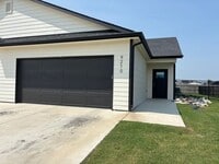 Building Photo - 9208/10 E Wassall