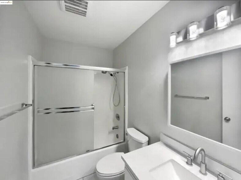 Building Photo - 39965 Parada St