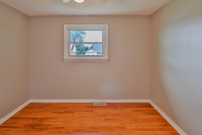 Building Photo - 7119 Stanford Dr