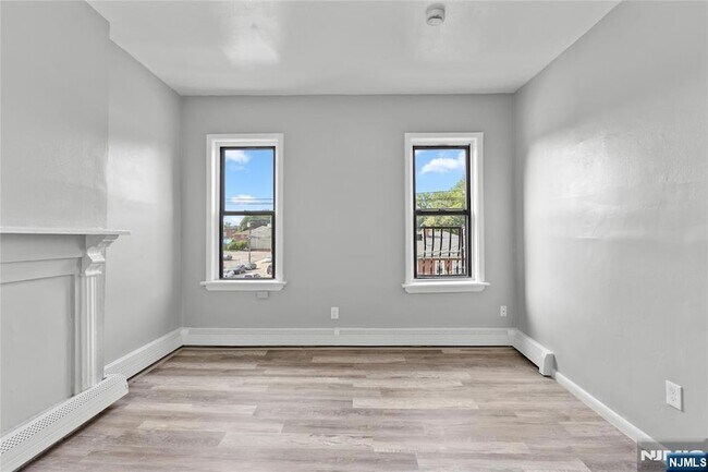 Building Photo - 9 E Monroe St