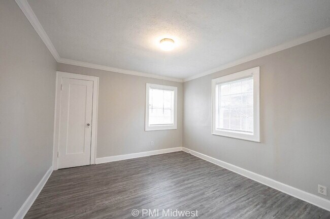 Building Photo - "Charming 3-Bedroom Haven with Spacious Living in Indianapolis – 2,190 Sq Ft of Comfort!"