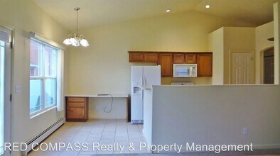 Building Photo - Bright & Modern 2-Bedroom Townhome with Op...