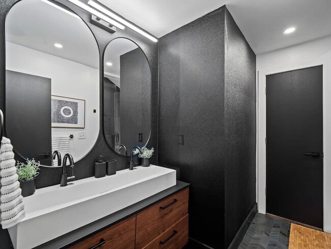 Building Photo - 25 N Rose Blvd