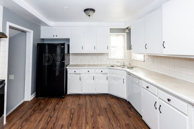 Building Photo - 312 E 317th St