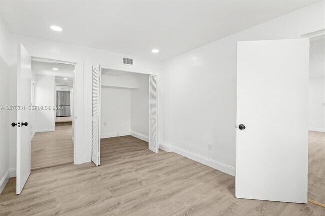 Building Photo - 1701 NW 19th Ave