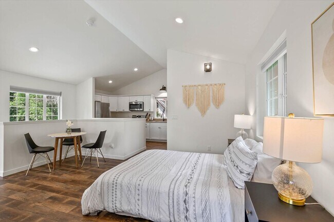 Building Photo - "Luxurious 5-Bedroom Spokane Retreat with Pool, Guest Suite, and Stunning Finishes!"