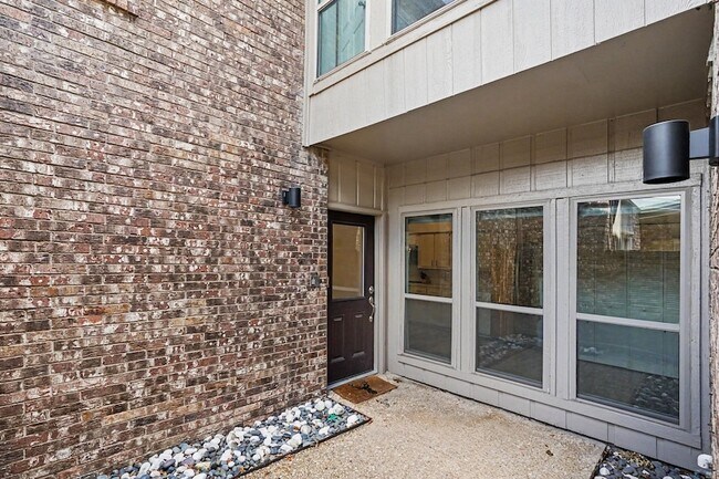 Building Photo - 12368 Montego Plaza