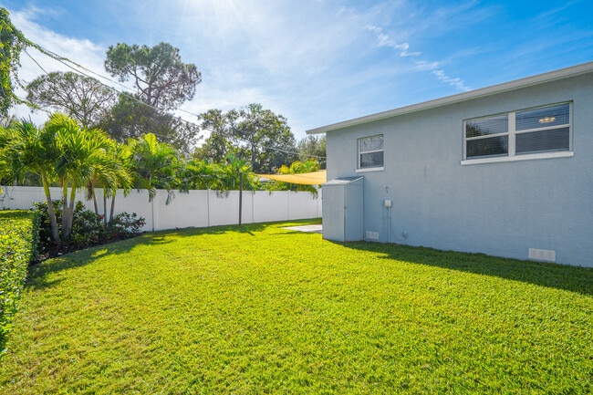 Building Photo - 4420 W Fair Oaks Ave