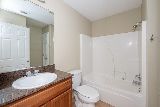 Building Photo - 3 Bed + 3 Bath - Spacious Townhome