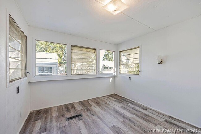 Building Photo - 14556 Glenview Dr
