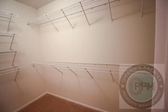 Building Photo - Beautiful and Spacious 4 Bedroom 2.5 Bathr...