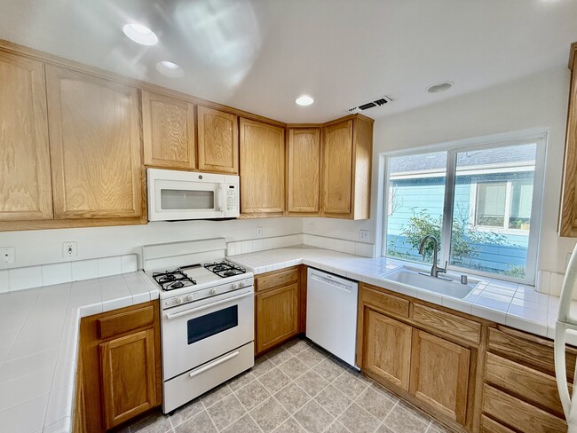 Building Photo - 179 Highlands Ct