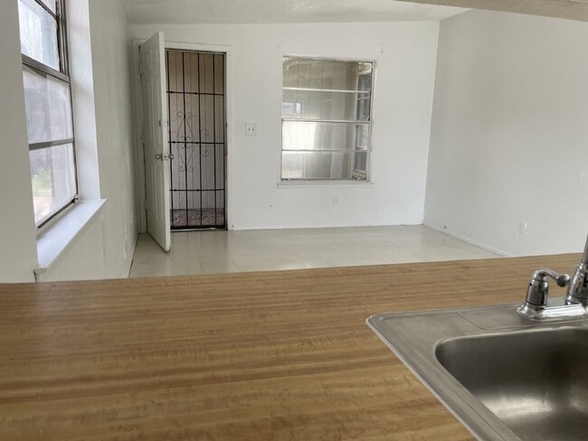 Building Photo - 8154 St Andrew Ln